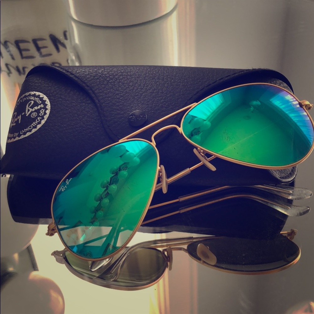 Green mirrored aviator ray bans